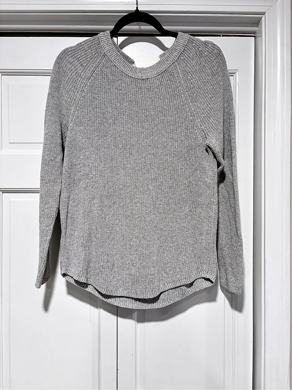 LOFT Gray Crew Neck Sweater Size Medium Like New